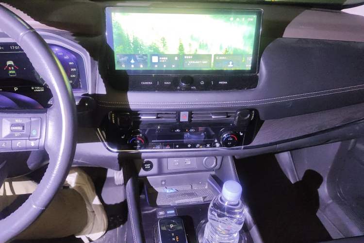 Used Nissan X-Trail 2023 e-POWER Ultra-Hybrid Dual-Motor All-Wheel-Drive Supreme Edition Audio And AC Panel