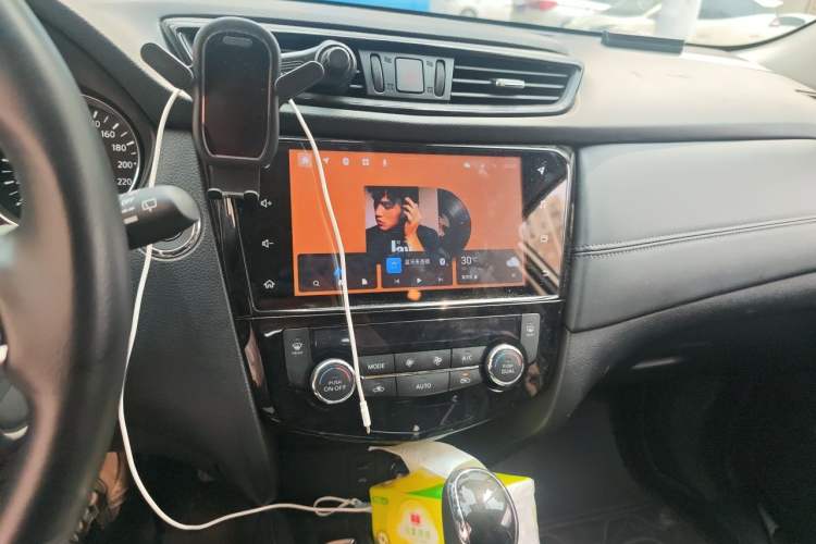 Used Nissan X-Trail 2023 Classic 2.0L Two-Wheel Drive Smart Connect Premium Edition Audio And AC Panel