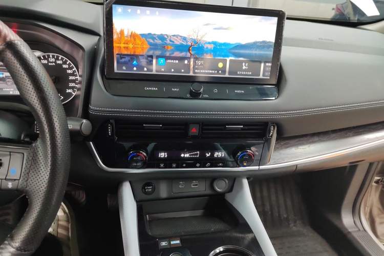Used Nissan X-Trail 2023 e-POWER Ultra-Hybrid Dual-Motor All-Wheel-Drive Luxury Edition Audio And AC Panel