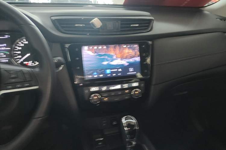 Used Nissan X-Trail 2023 Classic 2.0L Two-Wheel Drive Smart Connect Premium Edition Center Console