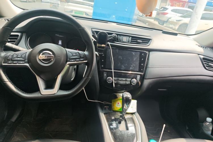 Used Nissan X-Trail 2023 Classic 2.0L Two-Wheel Drive Smart Connect Premium Edition Center Console