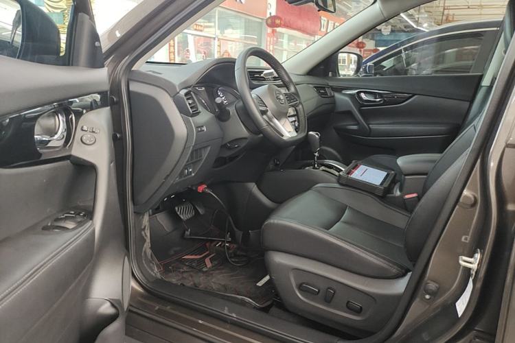 Used Nissan X-Trail 2023 Classic 2.0L Two-Wheel Drive Smart Connect Premium Edition Driver Seat