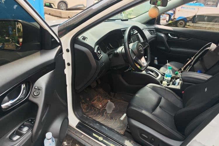 Used Nissan X-Trail 2023 Classic 2.0L Two-Wheel Drive Smart Connect Premium Edition Driver Seat