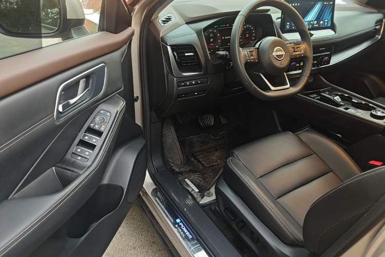 Used Nissan X-Trail 2023 e-POWER Ultra-Hybrid Dual-Motor All-Wheel-Drive Supreme Edition Driver Seat