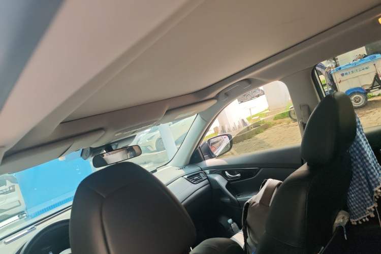 Used Nissan X-Trail 2023 Classic 2.0L Two-Wheel Drive Smart Connect Premium Edition Headliner