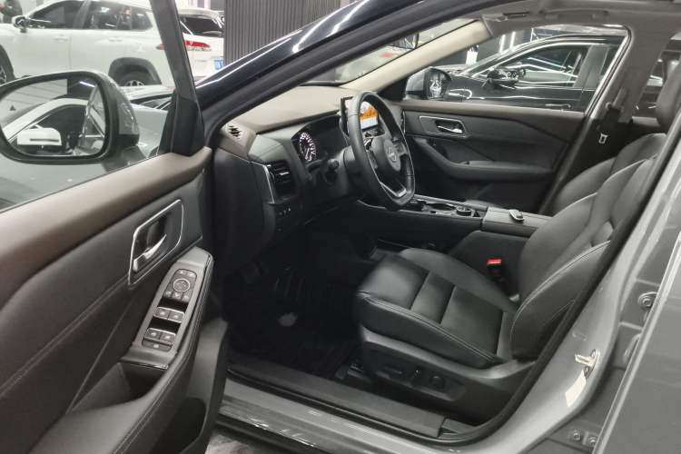 Used Nissan X-Trail 2023 e-POWER Ultra-Hybrid Dual-Motor All-Wheel-Drive Luxury Edition Interior 3