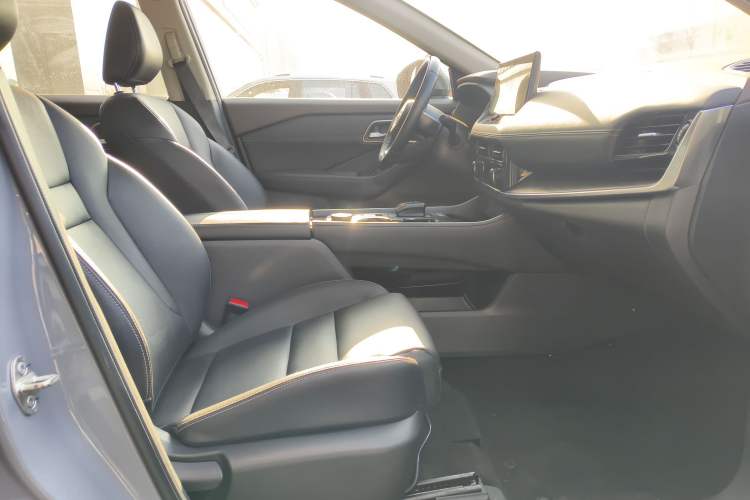 Used Nissan X-Trail 2023 e-POWER Ultra-Hybrid Dual-Motor All-Wheel-Drive Luxury Edition Right Front Seat