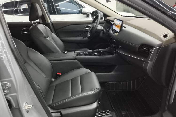 Used Nissan X-Trail 2023 e-POWER Ultra-Hybrid Dual-Motor All-Wheel-Drive Luxury Edition Right Front Seat