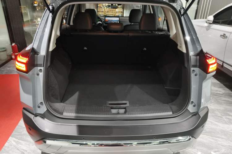 Used Nissan X-Trail 2023 e-POWER Ultra-Hybrid Dual-Motor All-Wheel-Drive Luxury Edition Trunk
