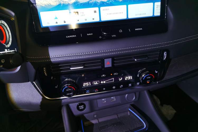 Used Nissan X-Trail 2023 e-POWER Ultra-Hybrid Dual-Motor All-Wheel-Drive Supreme Edition Audio And AC Panel