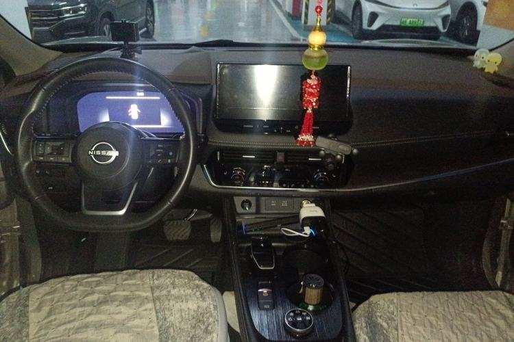 Used Nissan X-Trail 2023 e-POWER Ultra-Hybrid Dual-Motor All-Wheel-Drive Supreme Edition Center Console