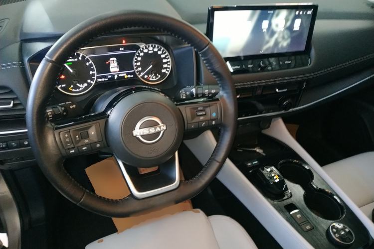 Used Nissan X-Trail 2023 e-POWER Ultra-Hybrid Dual-Motor All-Wheel-Drive Luxury Edition Center Console