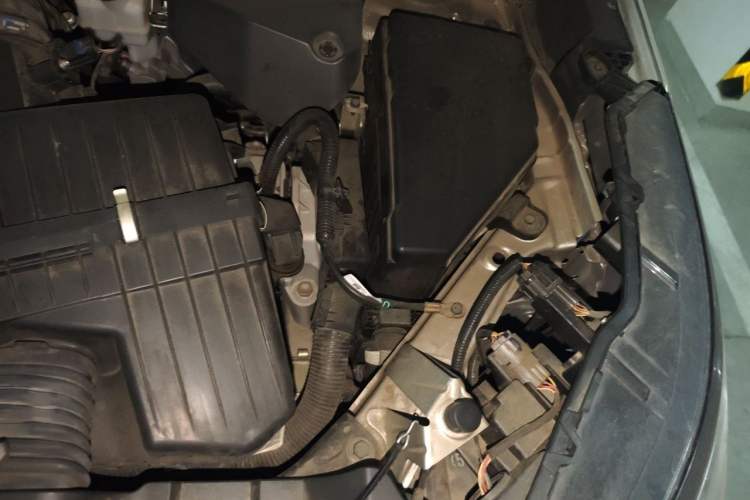 Used Nissan X-Trail 2023 e-POWER Ultra-Hybrid Dual-Motor All-Wheel-Drive Luxury Edition Engine Bay Left