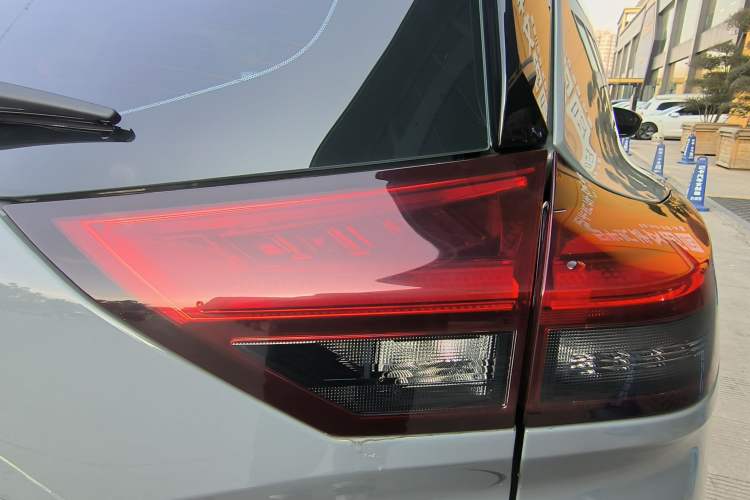 Used Nissan X-Trail 2023 e-POWER Ultra-Hybrid Dual-Motor All-Wheel-Drive Supreme Edition Exterior 9