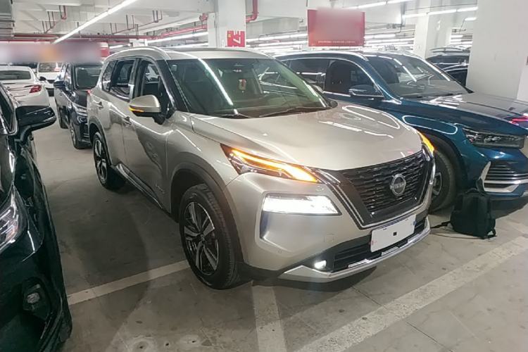 Used Nissan X-Trail 2023 e-POWER Ultra-Hybrid Dual-Motor All-Wheel-Drive Supreme Edition Front Right 45 Deg