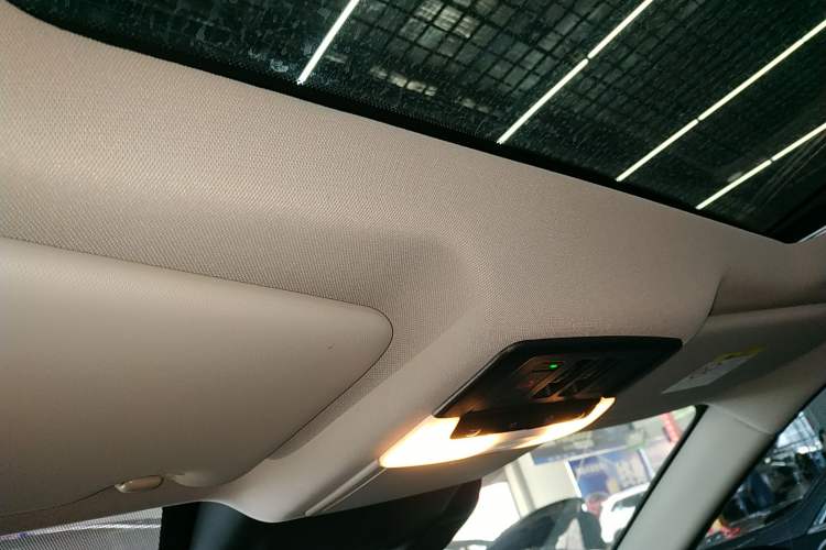 Used Nissan X-Trail 2023 e-POWER Ultra-Hybrid Dual-Motor All-Wheel-Drive Luxury Edition Headliner
