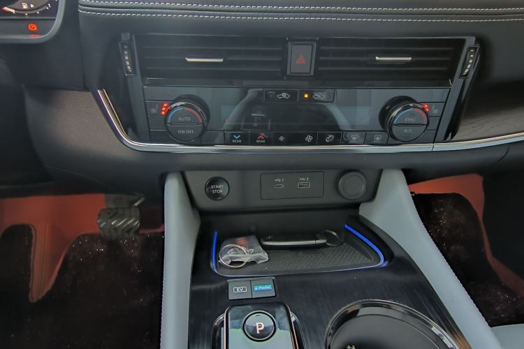 Used Nissan X-Trail 2023 e-POWER Ultra-Hybrid Dual-Motor All-Wheel-Drive Supreme Edition Interior 3