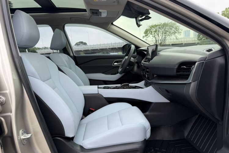 Used Nissan X-Trail 2023 e-POWER Ultra-Hybrid Dual-Motor All-Wheel-Drive Supreme Edition Interior 4