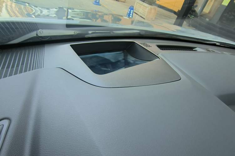 Used Nissan X-Trail 2023 e-POWER Ultra-Hybrid Dual-Motor All-Wheel-Drive Supreme Edition Interior 5