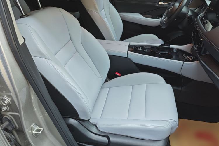 Used Nissan X-Trail 2023 e-POWER Ultra-Hybrid Dual-Motor All-Wheel-Drive Luxury Edition Right Front Seat