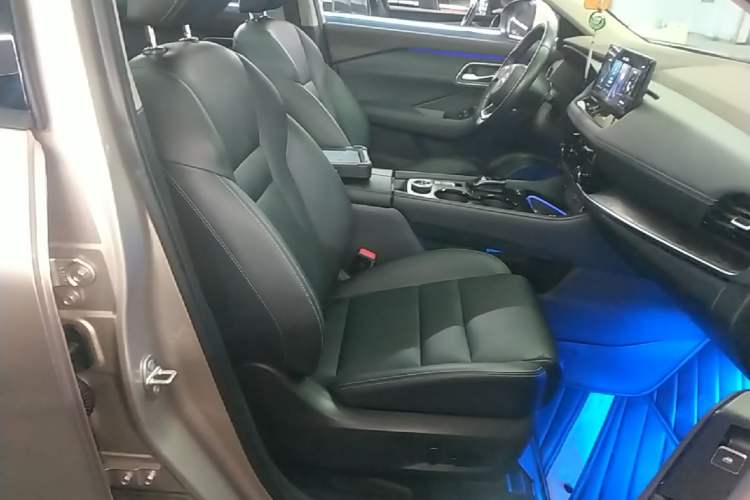 Used Nissan X-Trail 2023 e-POWER Ultra-Hybrid Dual-Motor All-Wheel-Drive Supreme Edition Right Front Seat