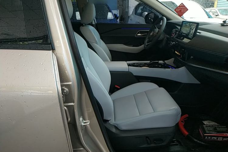 Used Nissan X-Trail 2023 e-POWER Ultra-Hybrid Dual-Motor All-Wheel-Drive Supreme Edition Right Front Seat