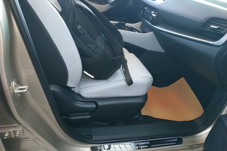 Used Nissan X-Trail 2023 e-POWER Ultra-Hybrid Dual-Motor All-Wheel-Drive Luxury Edition Right Front Seat