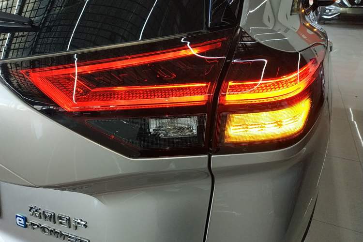 Used Nissan X-Trail 2023 e-POWER Ultra-Hybrid Dual-Motor All-Wheel-Drive Luxury Edition Right Rear Taillight