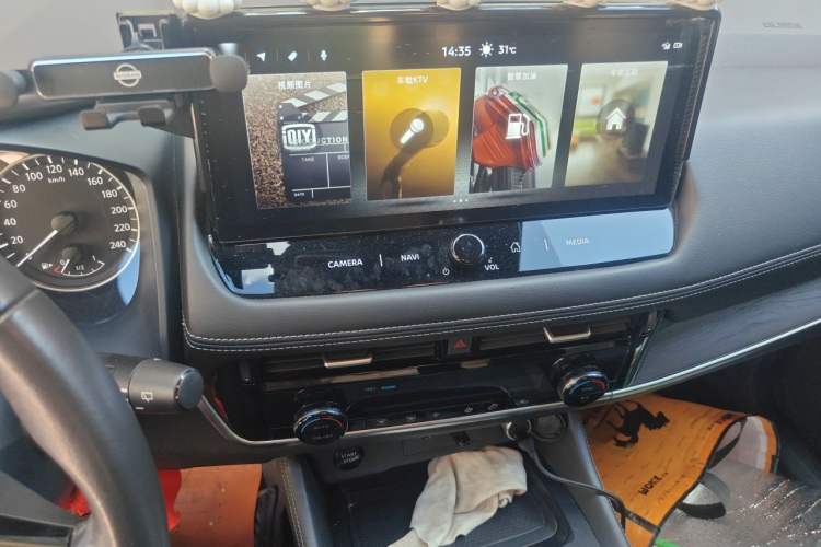 Used Nissan X-Trail 2023 e-POWER Ultra-Hybrid Dual-Motor All-Wheel-Drive Luxury Edition Audio And AC Panel