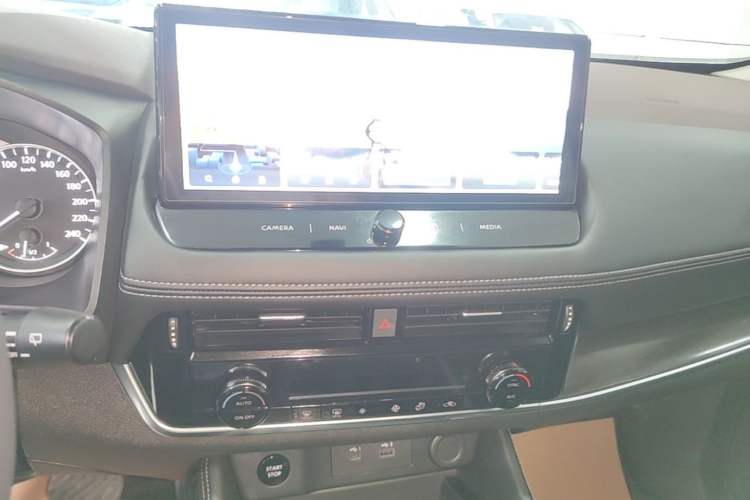 Used Nissan X-Trail 2023 e-POWER Ultra-Hybrid Dual-Motor All-Wheel-Drive Luxury Edition Audio And AC Panel