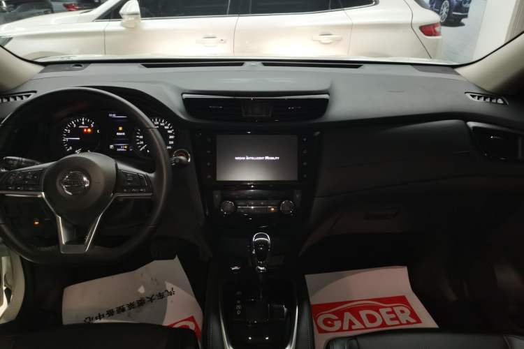 Used Nissan X-Trail 2023 Classic 2.0L Two-Wheel Drive Smart Connect Premium Edition Audio And AC Panel