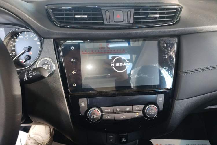 Used Nissan X-Trail 2023 Classic 2.0L Two-Wheel Drive Smart Connect Premium Edition Audio And AC Panel