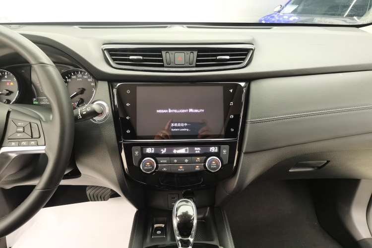 Used Nissan X-Trail 2023 Classic 2.0L Two-Wheel Drive Smart Connect Premium Edition Audio And AC Panel