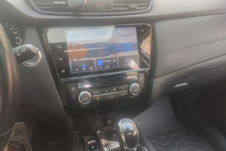 Used Nissan X-Trail 2023 Classic 2.0L Two-Wheel Drive Smart Connect & Comfort Edition Audio And AC Panel