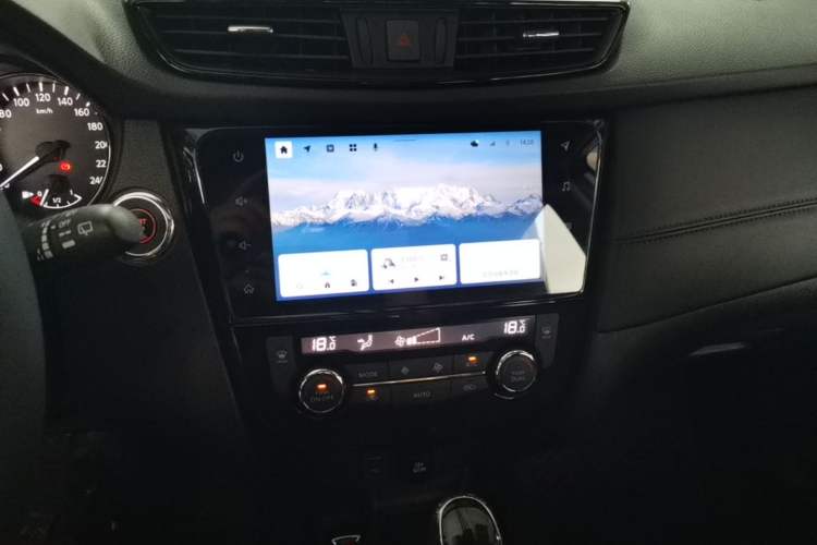 Used Nissan X-Trail 2023 Classic 2.0L Two-Wheel Drive Smart Connect Premium Edition Audio And AC Panel