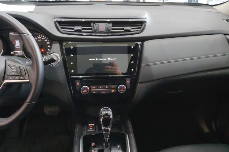 Used Nissan X-Trail 2023 Classic 2.0L Two-Wheel Drive Smart Connect Premium Edition Audio And AC Panel
