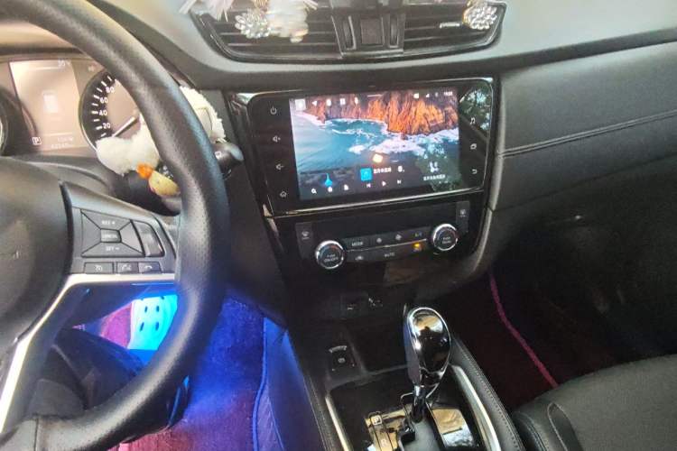 Used Nissan X-Trail 2023 Classic 2.0L Two-Wheel Drive Smart Connect Premium Edition Audio And AC Panel