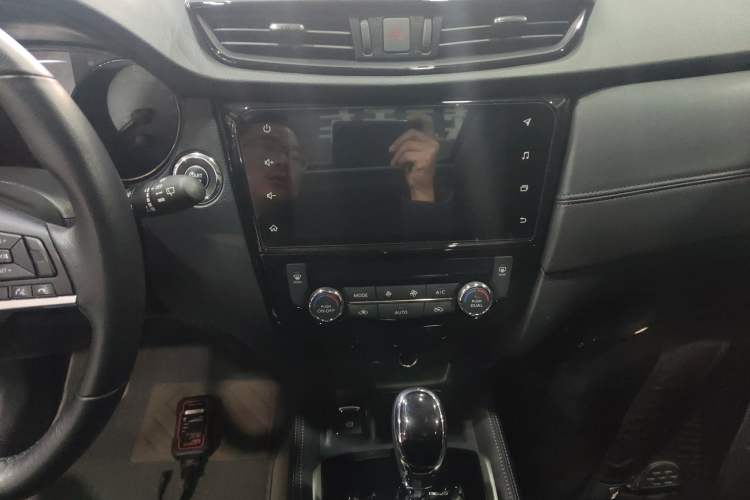 Used Nissan X-Trail 2023 Classic 2.0L Two-Wheel Drive Smart Connect Premium Edition Audio And AC Panel