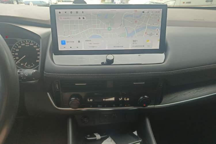 Used Nissan X-Trail 2023 e-POWER Ultra-Hybrid Dual-Motor All-Wheel-Drive Luxury Edition Audio And AC Panel
