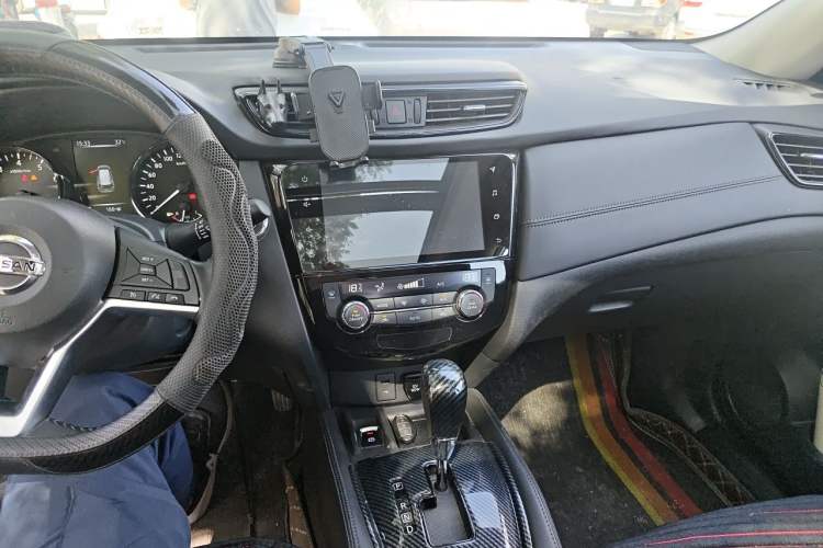 Used Nissan X-Trail 2023 Classic 2.0L Two-Wheel Drive Smart Connect Premium Edition Audio And AC Panel