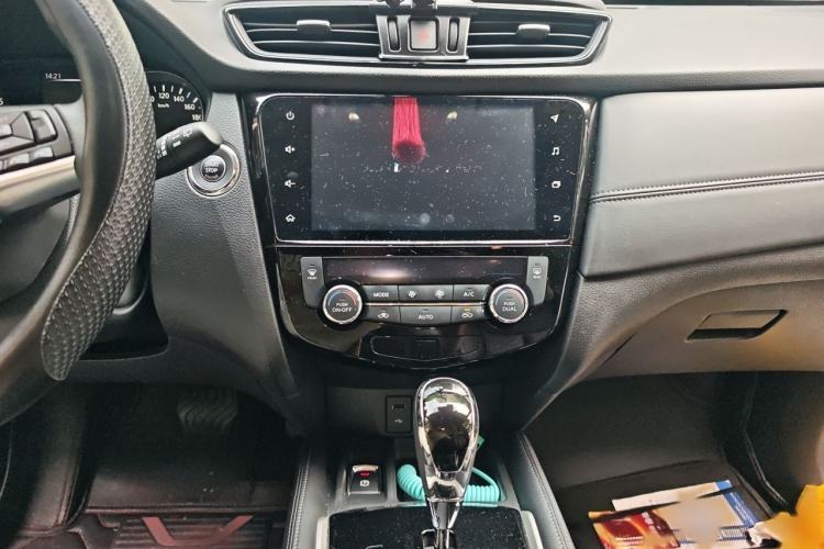 Used Nissan X-Trail 2023 Classic 2.0L Two-Wheel Drive Smart Connect Premium Edition Audio And AC Panel