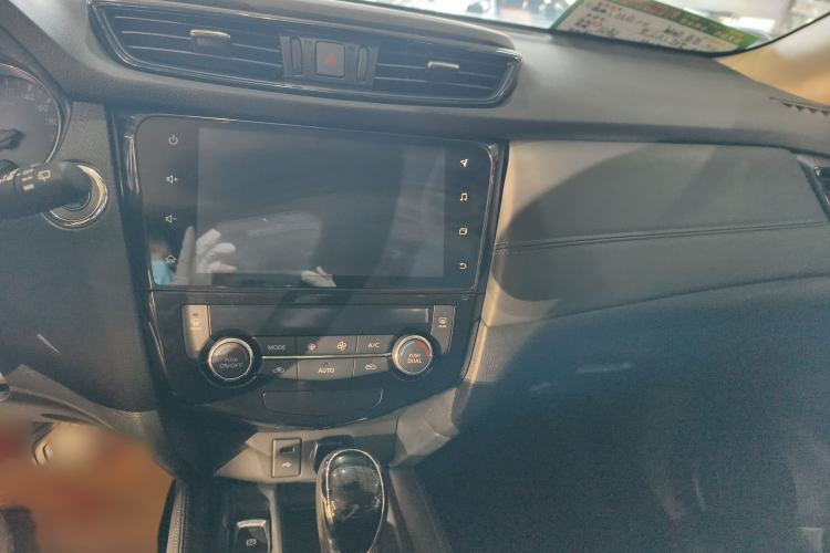 Used Nissan X-Trail 2023 Classic 2.0L Two-Wheel Drive Smart Connect & Comfort Edition Audio And AC Panel