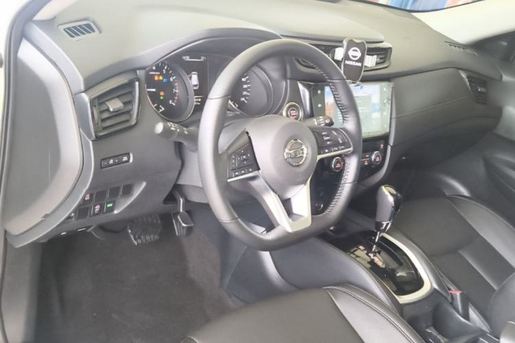 Used Nissan X-Trail 2023 Classic 2.0L Two-Wheel Drive Smart Connect Premium Edition Center Console