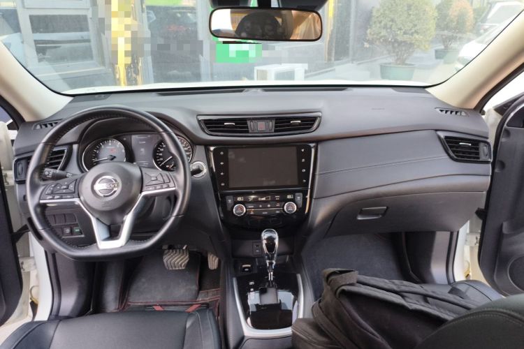Used Nissan X-Trail 2023 Classic 2.0L Two-Wheel Drive Smart Connect & Comfort Edition Center Console