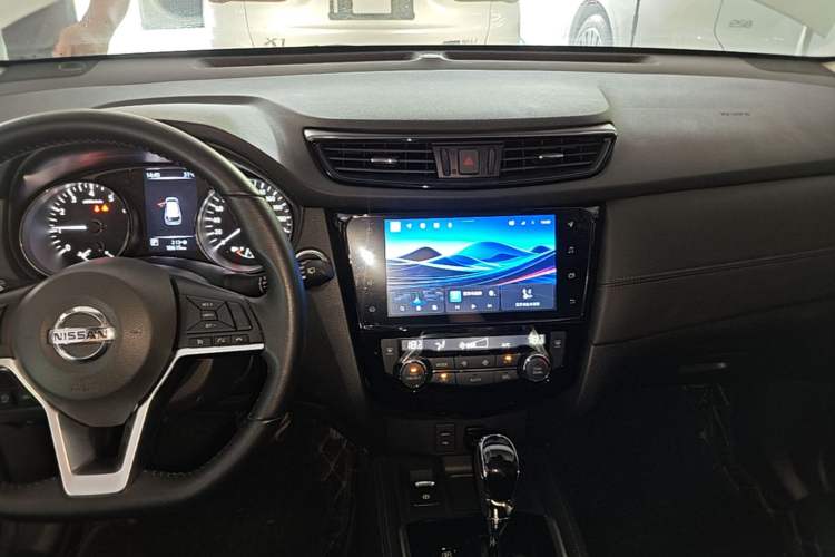Used Nissan X-Trail 2023 Classic 2.0L Two-Wheel Drive Smart Connect & Comfort Edition Center Console