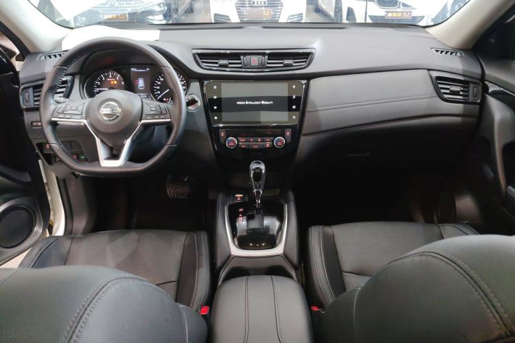 Used Nissan X-Trail 2023 Classic 2.0L Two-Wheel Drive Smart Connect Premium Edition Center Console