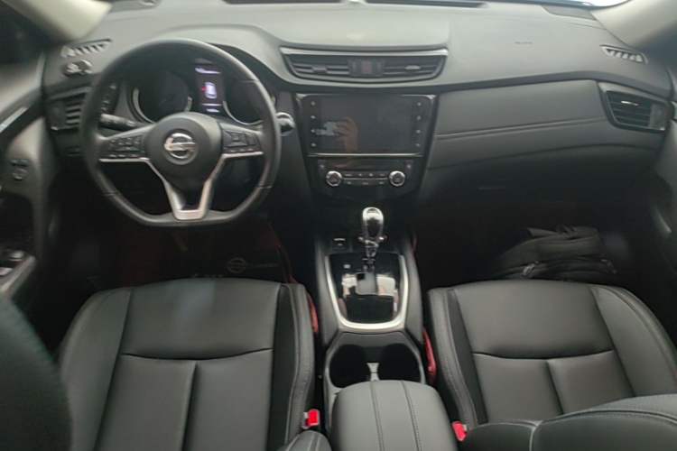 Used Nissan X-Trail 2023 Classic 2.0L Two-Wheel Drive Smart Connect Premium Edition Center Console
