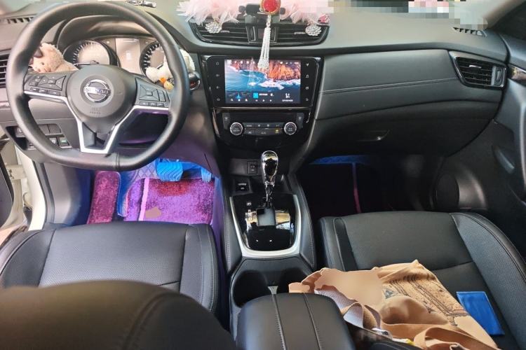 Used Nissan X-Trail 2023 Classic 2.0L Two-Wheel Drive Smart Connect Premium Edition Center Console