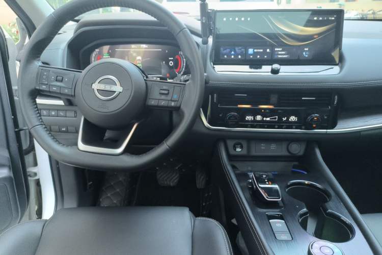 Used Nissan X-Trail 2023 e-POWER Ultra-Hybrid Dual-Motor All-Wheel-Drive Supreme Edition Center Console