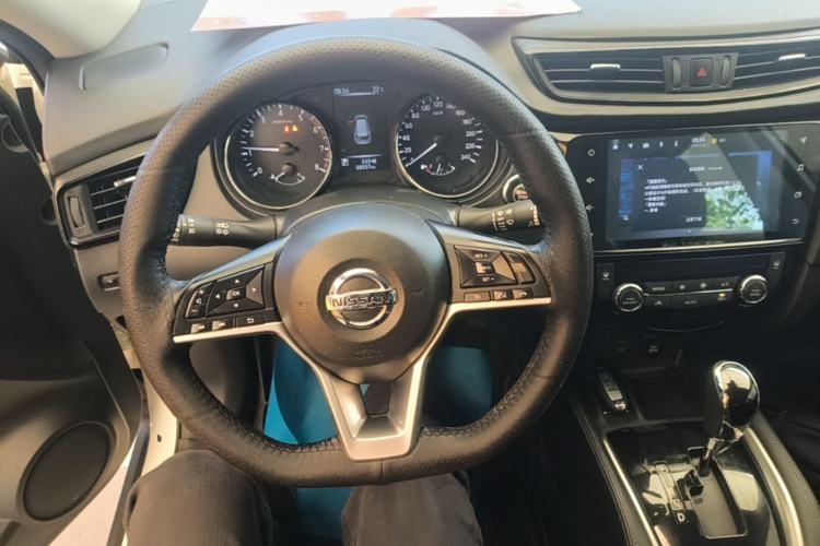 Used Nissan X-Trail 2023 Classic 2.0L Two-Wheel Drive Smart Connect Premium Edition Center Console